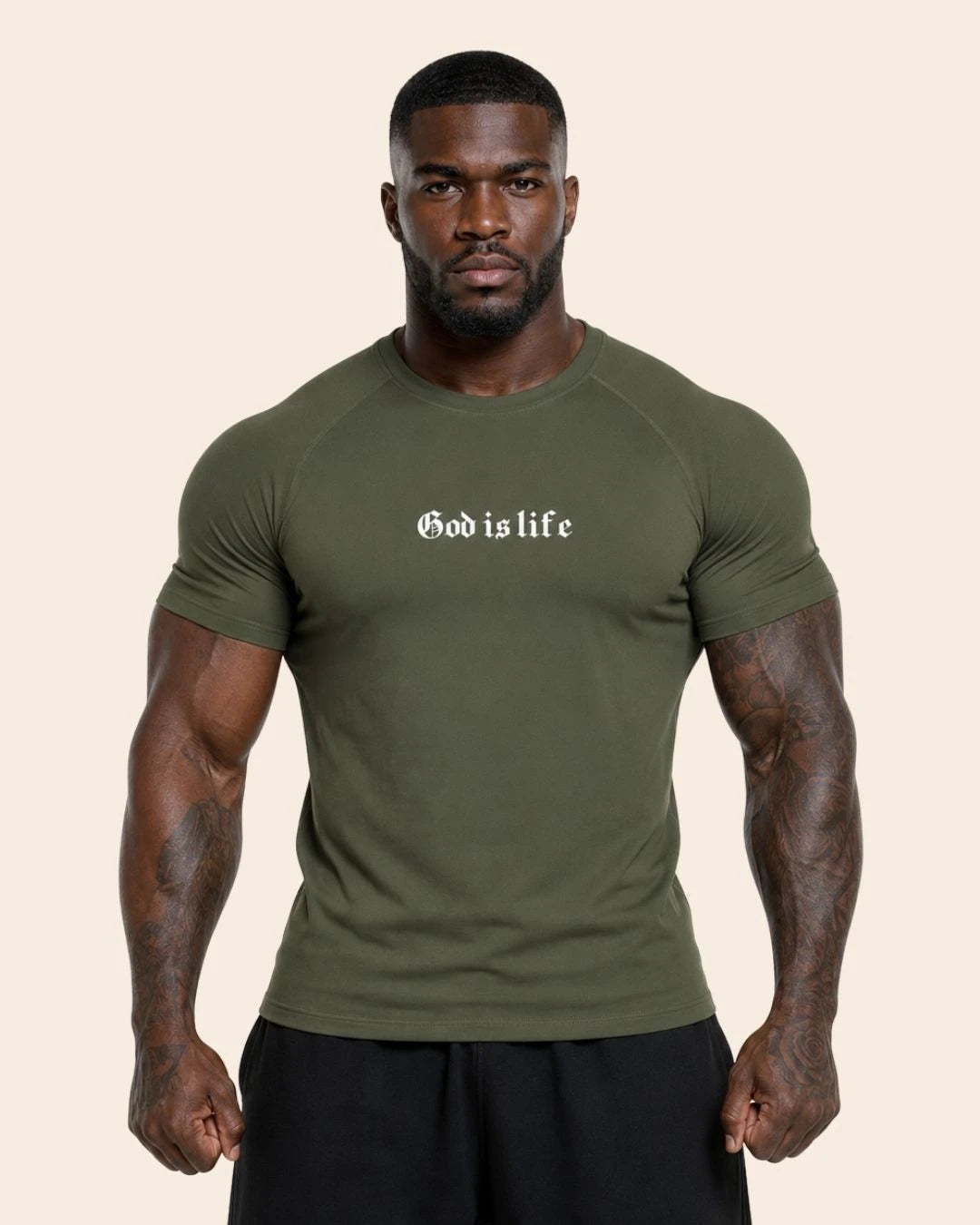 Camiseta Muscle Fit con estampado God is Life Verde Militar