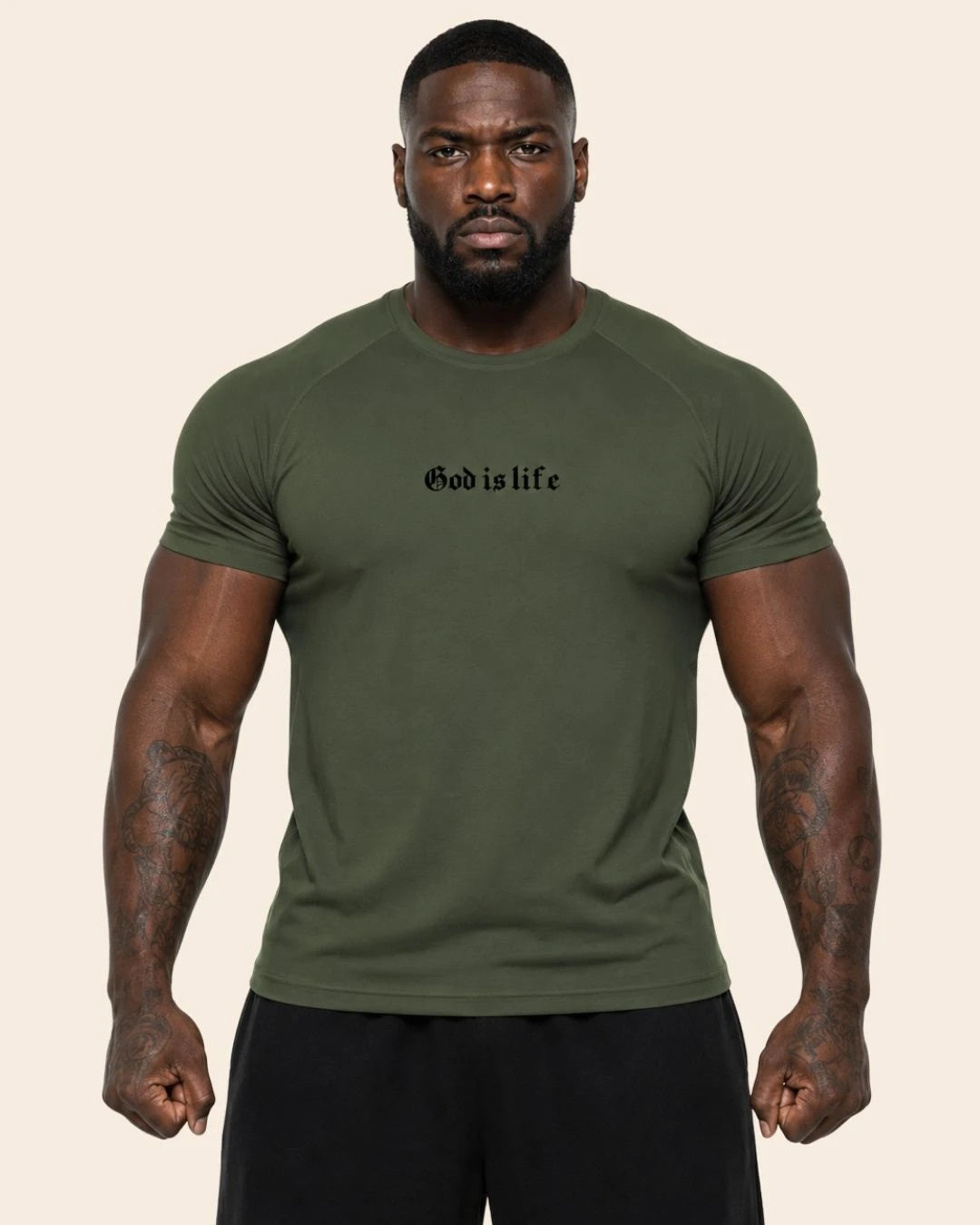 Camiseta Muscle Fit con estampado God is Life Verde Militar