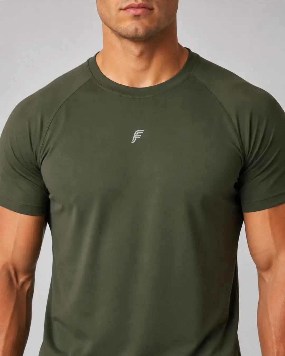 Camiseta Deportiva Verde Militar Muscle Fit - Dry Fit para Hombre