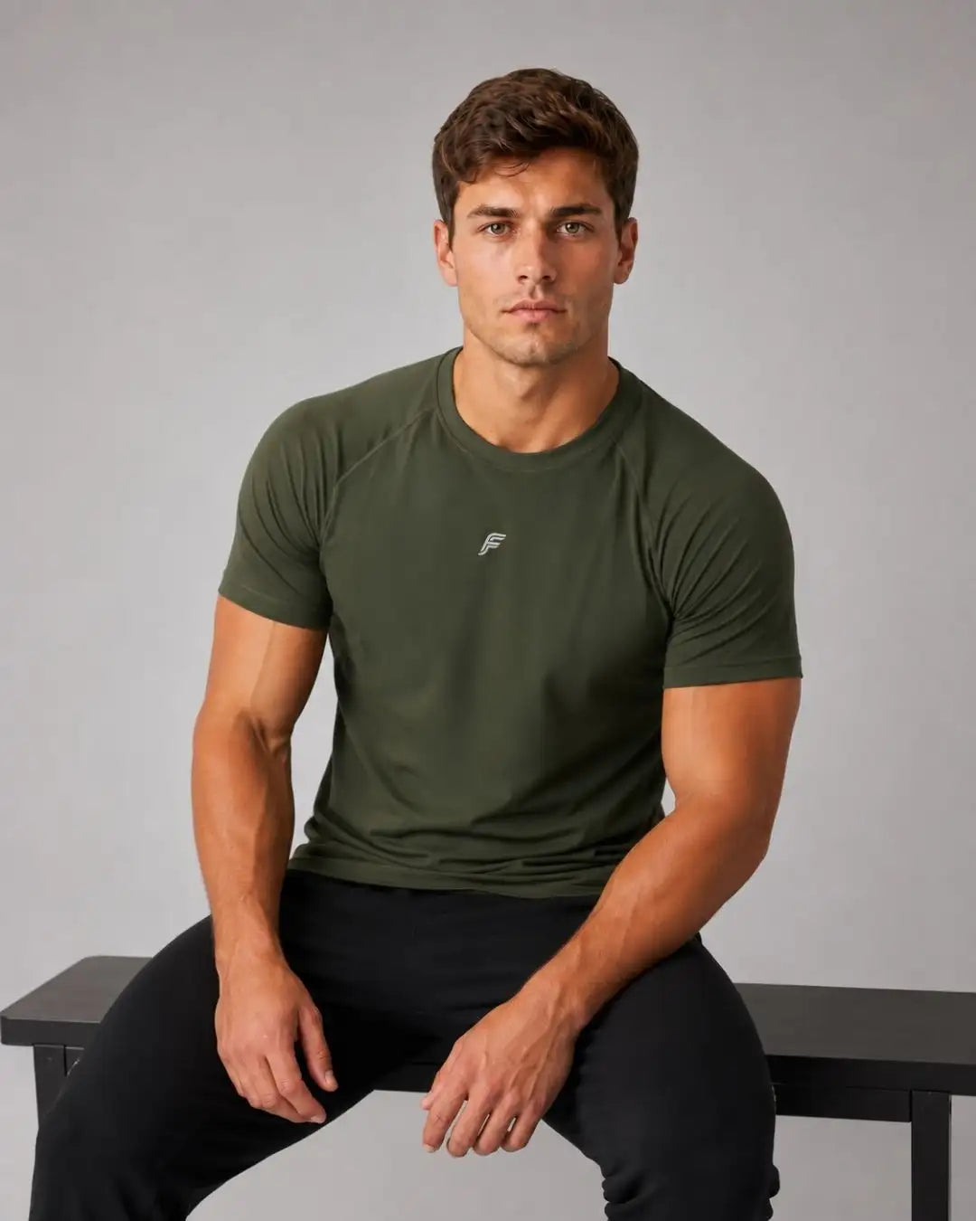 Camiseta Deportiva Verde Militar Muscle Fit - Dry Fit para Hombre