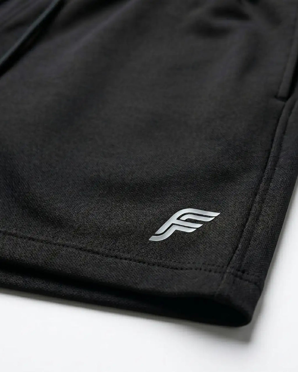Pantaloneta Deportiva Negra en Burda Fría para Hombre