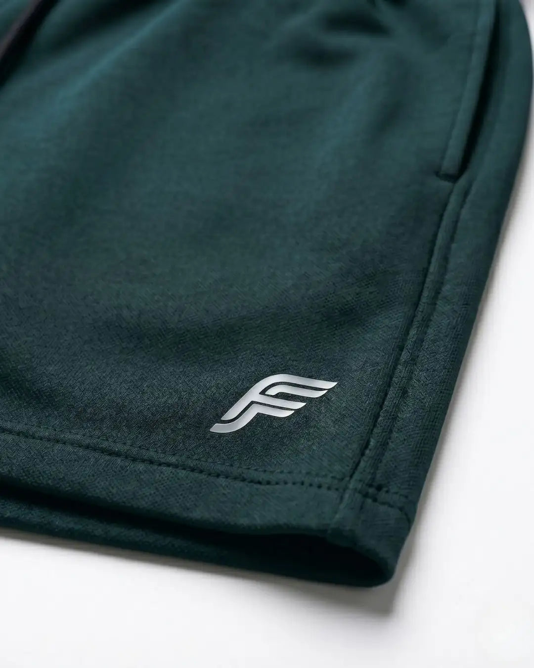 Pantaloneta Deportiva Verde Botella en Burda Fría para Hombre